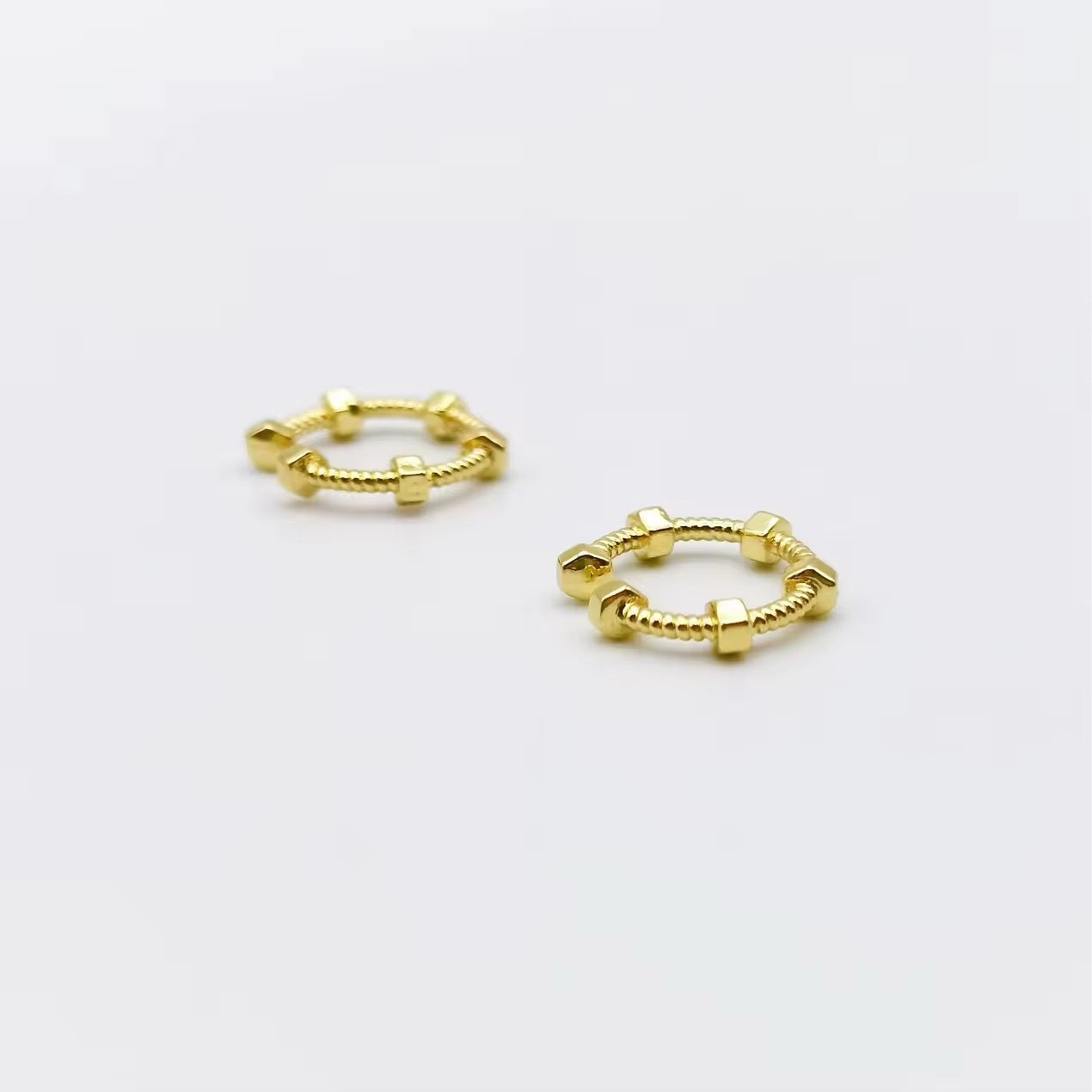 Faux piercing clou
