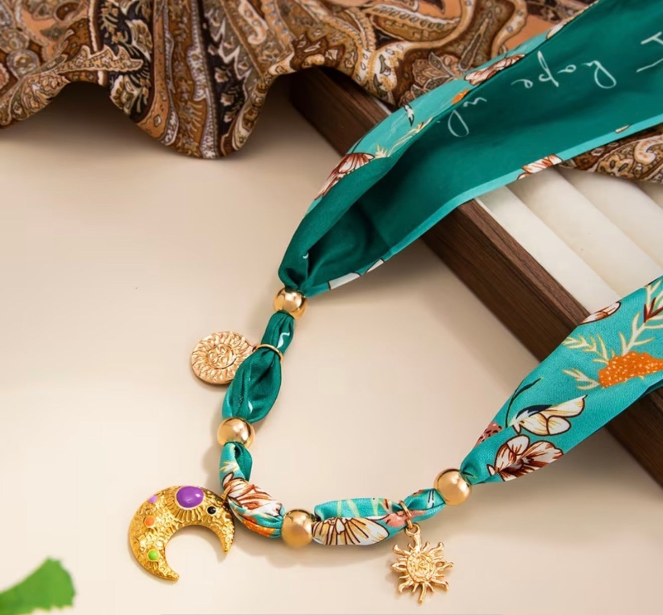 Collier Moon