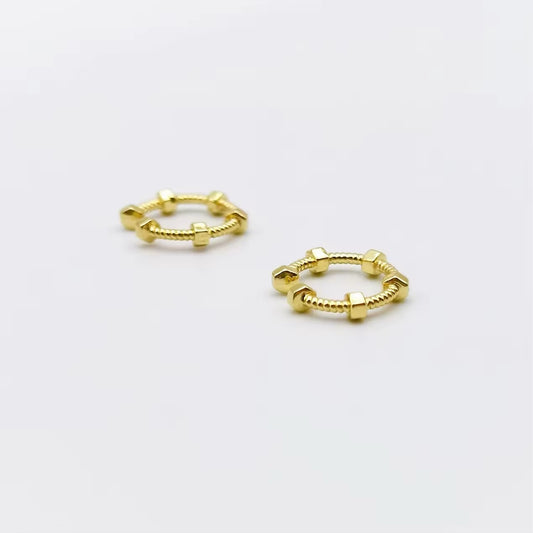 Faux piercing clou